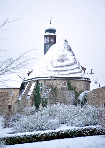 Die Schlosskirche von Hmelschenburg am 3. Januar 2016 -
Trakehner Gestt Hmelschenburg