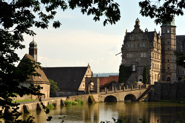 Schlo Hmelschenburg - Foto: Beate Langels -  
Trakehner Gestt Hmelschenburg
