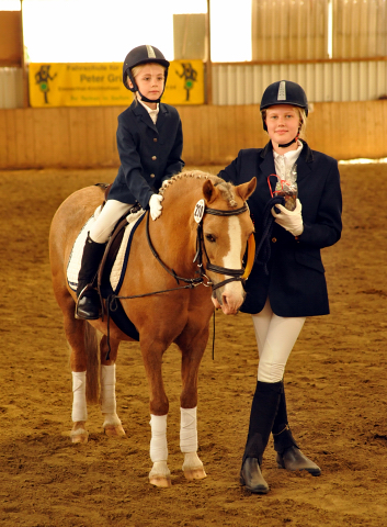 Sieg im Fhrzgelwettbewerb fr Greta, Pauline und Cinja - Foto: Beate Langels -  
Trakehner Gestt Hmelschenburg