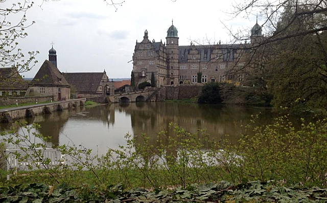 13. April 2016 - Schloss Hmelschenburg - copyright by Beate Langels Gestt Hmelschenburg