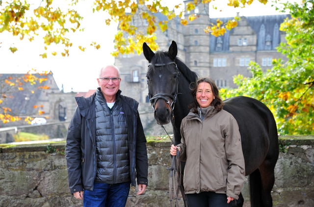 Schwalbenzauber und ihr 3jhriger Vollbruder Denoire v. De Niro Sohn aus der Schwalbendiva v. Totilas - Foto: Beate Langels - Trakehner Gestt Hmelschenburg