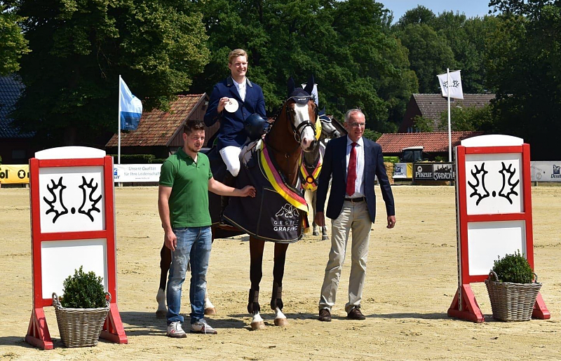 Keep it Blue von High Motion u.d. Pr.u.StPrSt. Klassic Blue (6jhrig)
 - Gestt Schplitz - Foto Gerling