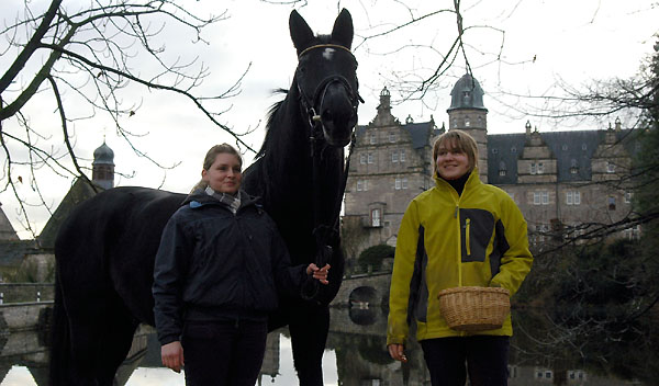 Darja und Patricia mit Kostolany (am 24. Geburtstag), Trakehner Gestt Hmelschenburg - Beate Langels