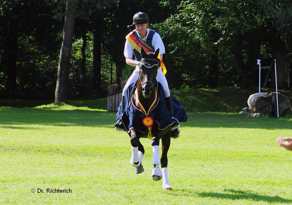 Bundeschampion 2010: Songline v. Summertime - Exclusiv, Gestt Hmelschenburg - Foto: Dr. Peter Richterich