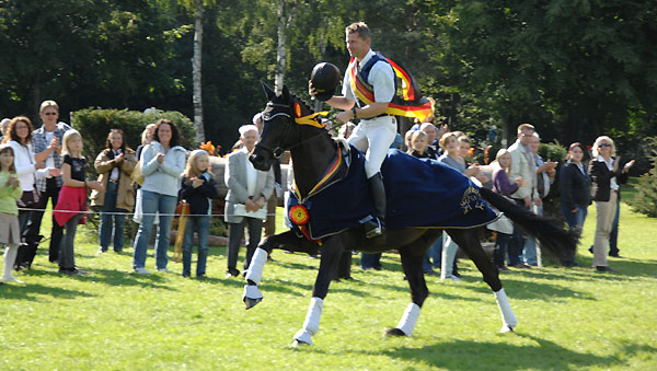 Bundeschampion 2010: Songline v. Summertime - Exclusiv, 6jährig - Foto: Kiki Oellrich